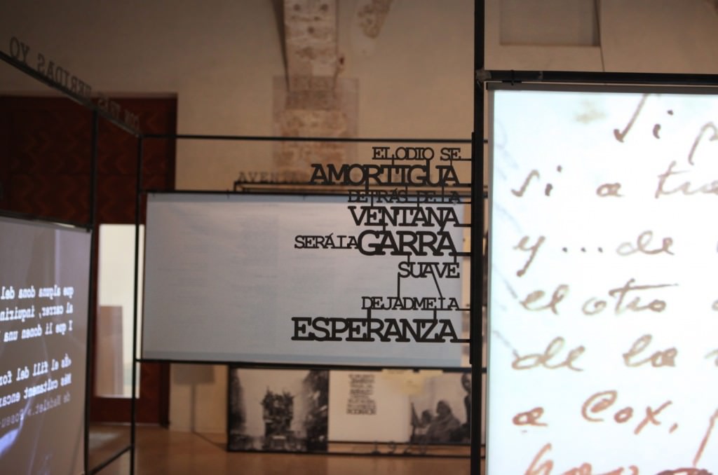 Vista de la exposición sobre Miguel Hernández y Vicent Andrés Estellés. Imagen cortesía del Centre del Carme.