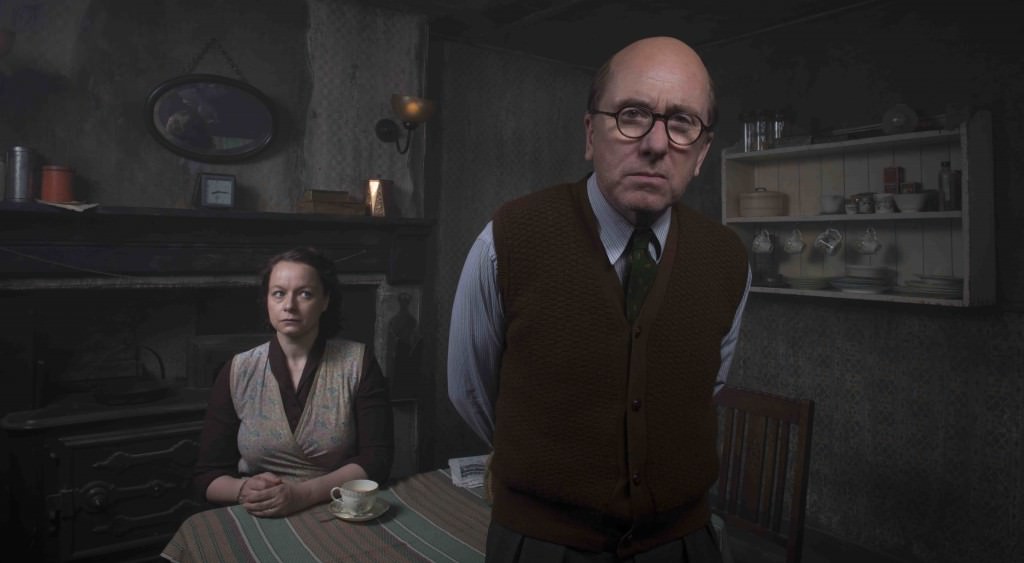 Ethel (Samantha Morton) y John Crhistie (Tim Roth) durante una secuencia de 'El estrangulador de Rillington Place'. Fotografía cortesía de Filmin.