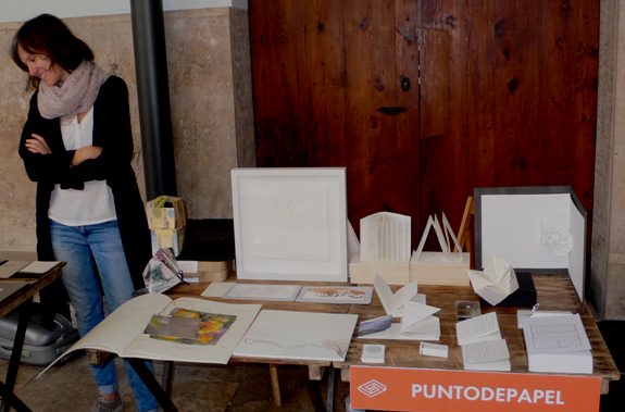 Algunos de los Stands del Festival del Libro Sindokma 2017. Punto de Papel. Fotografía de archivo, Vicente Chambó.