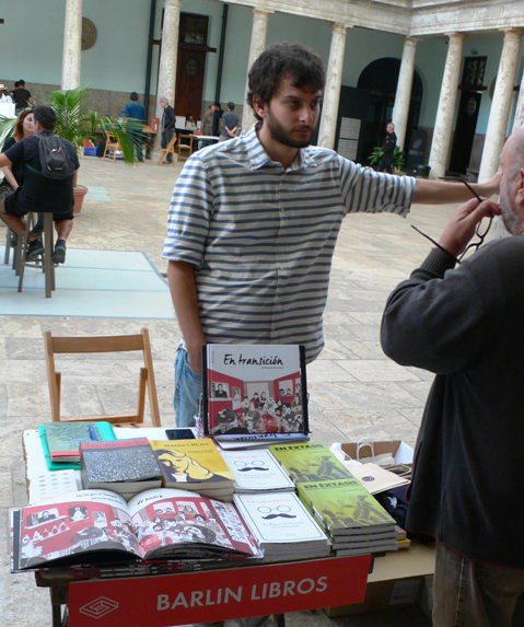 Algunos de los Stands del Festival del libro Sindokma 2017. Barlin Libros. Fotografía de archivo, Vicente Chambó.