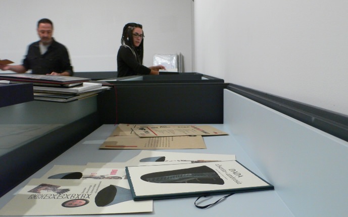 Imagen del montaje de la exposición Tipografía y Dadá libros de la pasada edición de SINDOKMA 2017. Fotografía, archivo Vicente Chambó