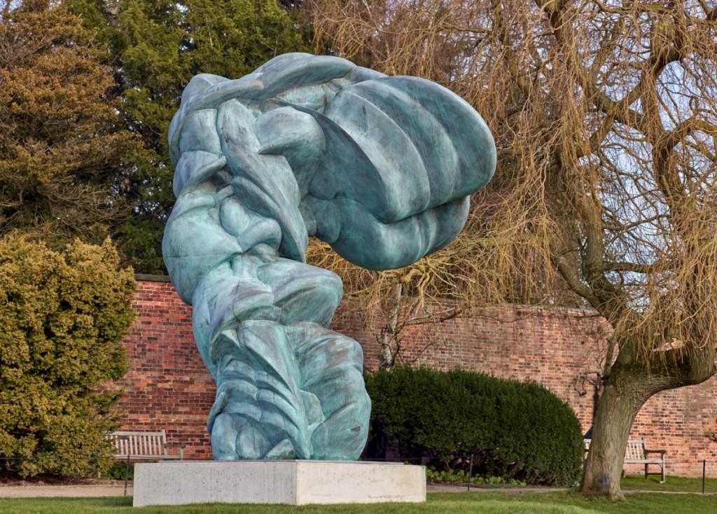 Escultura de Tony Cragg. Imagen cortesía de Fundación Hortensia Herrero.