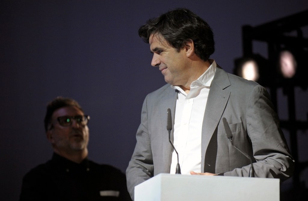 Fernando Bovaira, en el momento en que le fue entregado el Premio Luna de Valencia en el Teatro Principal. Imagen cortesía de Cinema Jove.