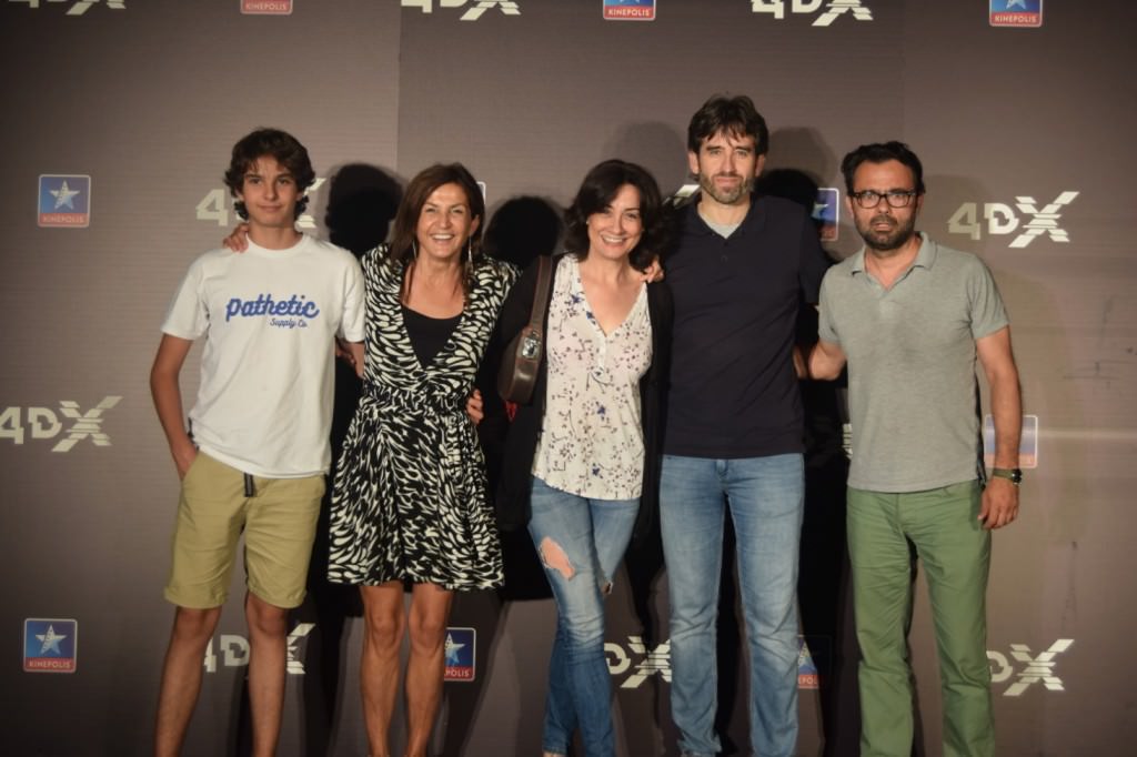 Nuria Cidoncha (segunda por la izda), José Luis Moreno y Sergio Villanueva (primero por la dcha) en la inauguración de la Sala 4DX de Kinépolis. Foto: Iris Montoya.