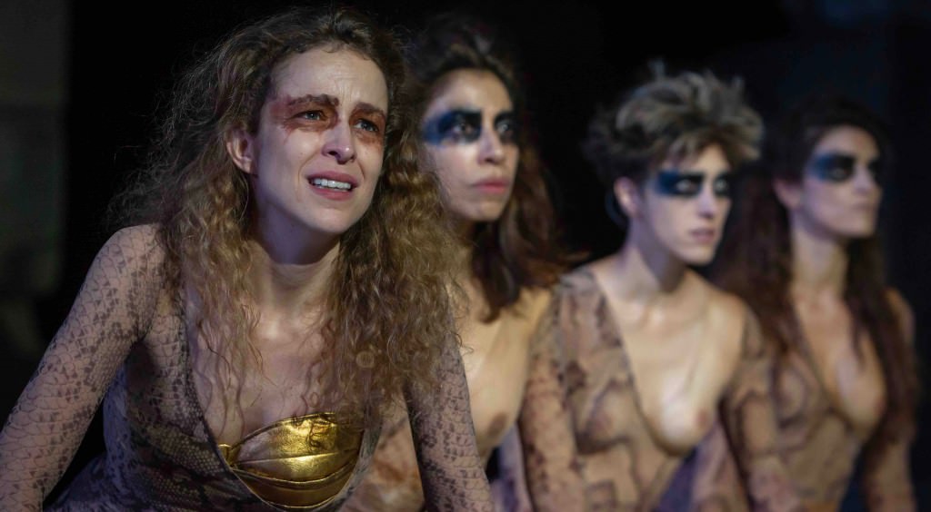 La actriz Silvia Abascal protagoniza 'Las amazonas', de Magüi Mira. Fotografía cortesía de Sagunt a Escena.