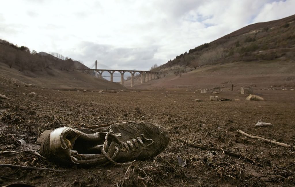 Imagen de la obra 'España, camino de ser un gran desierto', de Eloy Alonso. Fotografía cortesía de Las Naves.