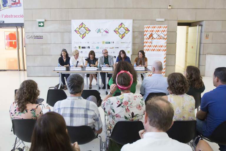 Momento en que se dieron  a conocer los premiados del Abierto Valencia 2018 en el IVAM. Imagen cortesía de LaVAC.