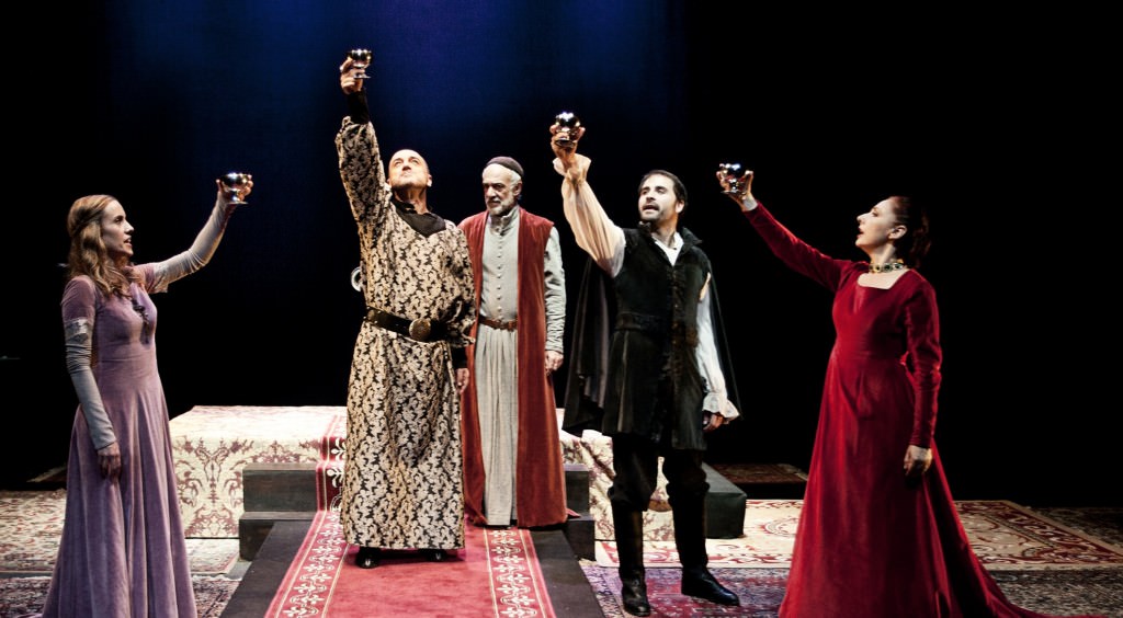 Sala Russafa arranca su octava temporada con las últimas funciones de 'Matar al Rey', que se despide de los escenarios tras cuatro años de gira. Fotografía cortesía del teatro.