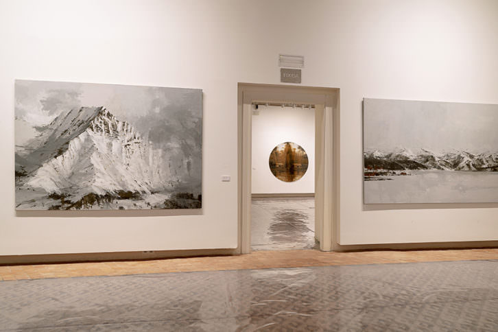 Imagen de algunas de las obras de la serie 'Amazonas', que forman parte de la exposición 'De Viajes (2008-2018)'. Fotografía: Salva Álvaro Nebot.
