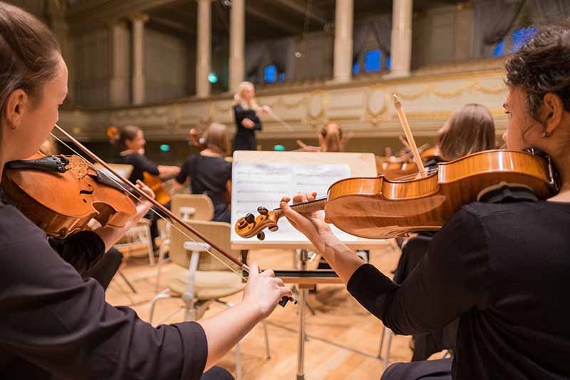 Actuación de una orquesta de la Comunidad Valenciana. Imagen cortesía de la FSMCV.