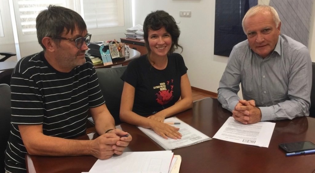 Rafa Tormo, Lluci Juan y Albert Girona durante un instante de la reunión. Fotografía cortesía de AVVAC.