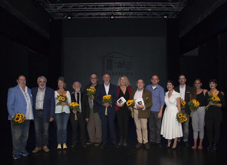 Foto de familia del acto de presentación de los libros de la colección Memoria de la Escena Española. Imagen cortesía de Fundación Aisge.