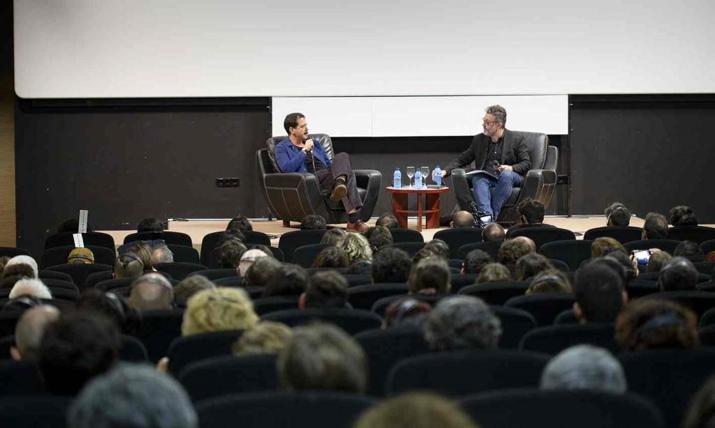 Sobre el escenario, Eduardo Guillot (dcha) y Efti Philipou. Fotografía de Javier Caro.