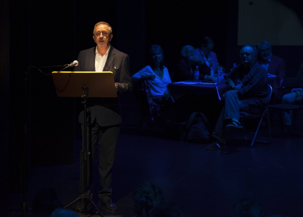 Paco Sanchis durante su alocución en la Sala Russafa. Imagen cortesía de Fundación Aisge.