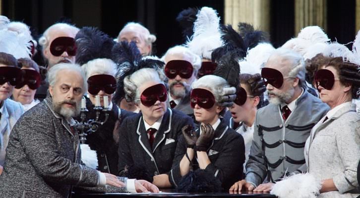 Un instante de la representación de 'La Dama de Picas', en el Dutch National Opera. Fotografía cortesía de la Royal Opera House (España).