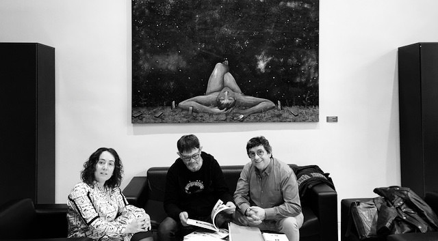Gloria Tello, Rafael Tormo y Emilio Gallego durante la reunión celebrada en la sede de la concejalía de Cultural del Ayuntamiento de València. Fotografía cortesía de AVVAC.