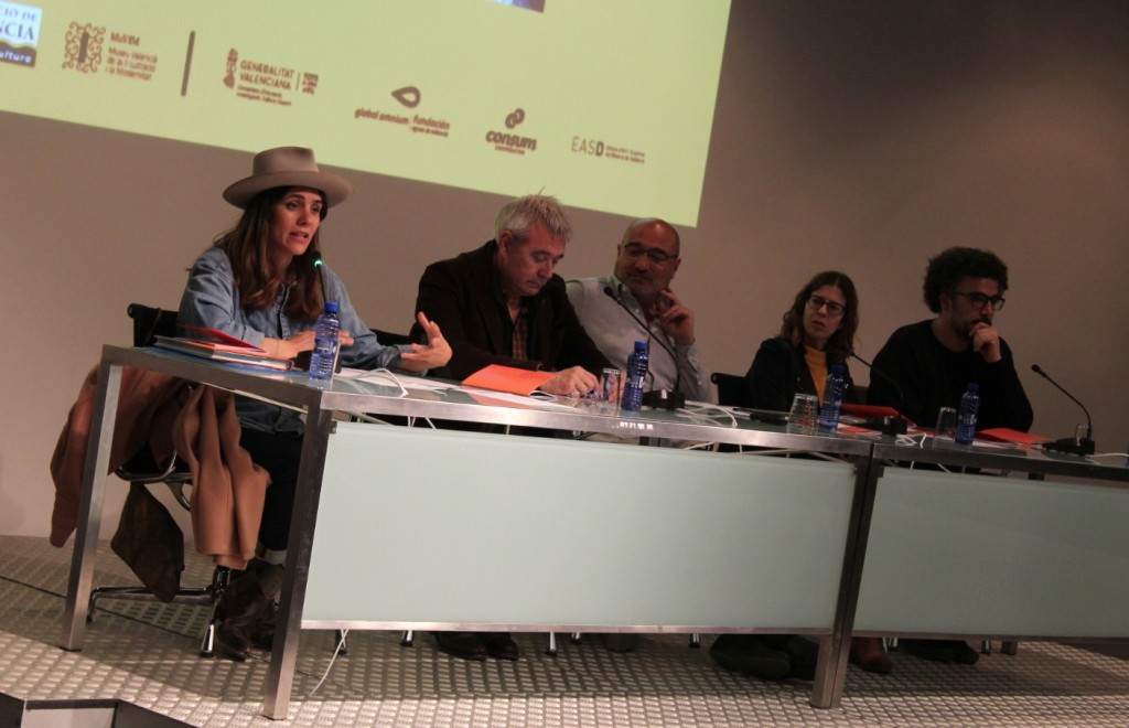 De izda a dcha, Laura Silleras, Amador Griñó, Xavier Rius, Noa de la Torre y Pablo Brezo. Imagen cortesía del MuVIM.