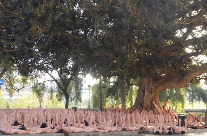 Performance fotográfica de Spencer Tunick en Valencia. Foto: Begoña Siles