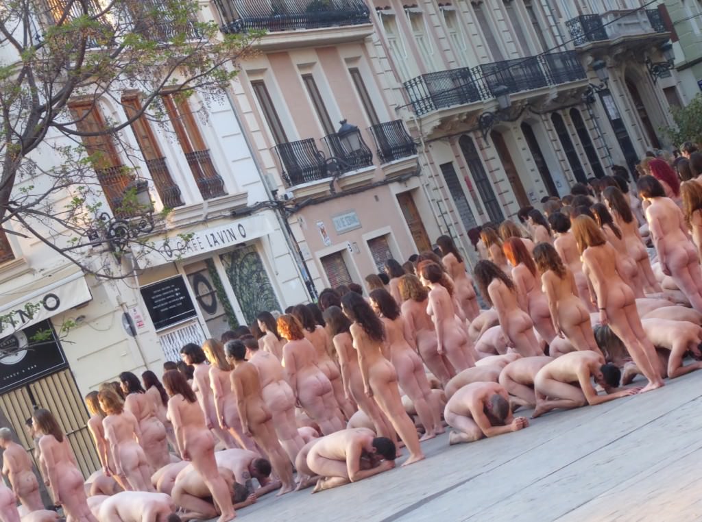 Performance fotográfica de Spencer Tunick. Foto: Begoña Siles