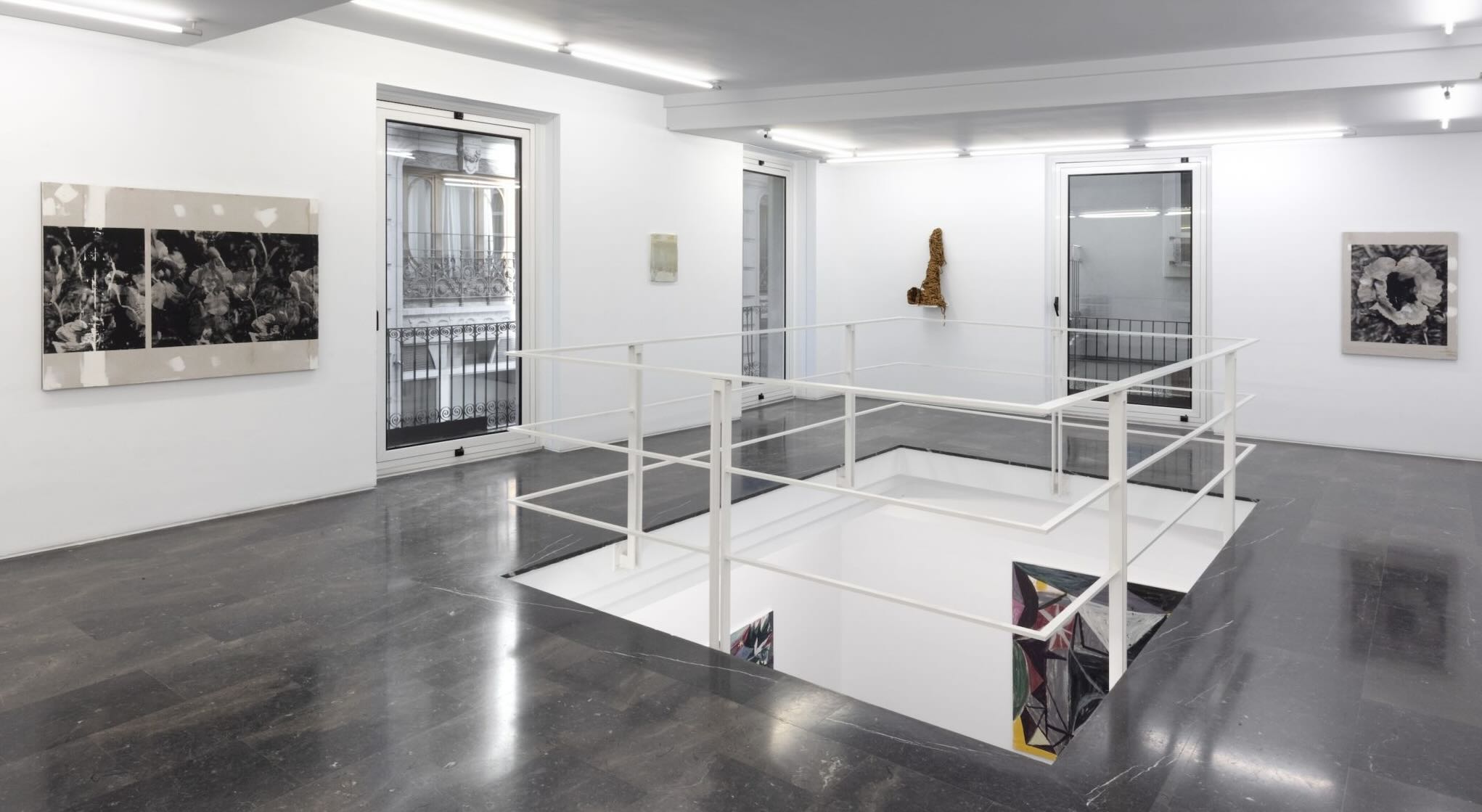 ‘En las noches más oscuras lucen las más brillantes estrellas’. Galería Luis Adelantado