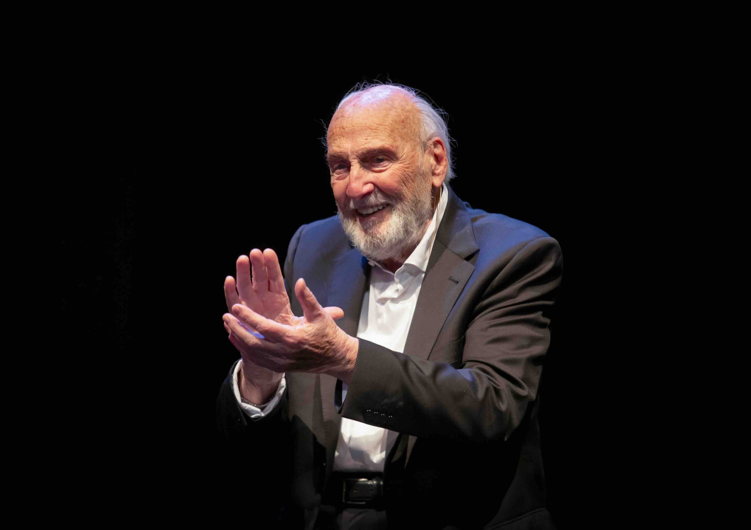 Una Pequeña Historia. Héctor Alterio. Teatre Talia