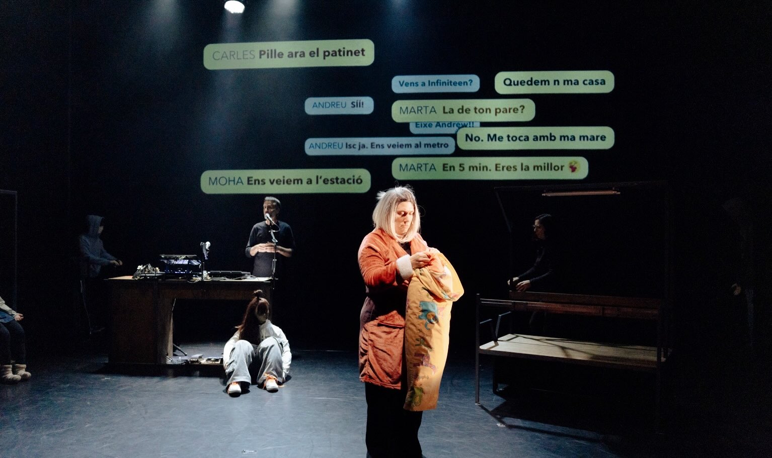 Adolescència infinita. Pont Flotant. TEM