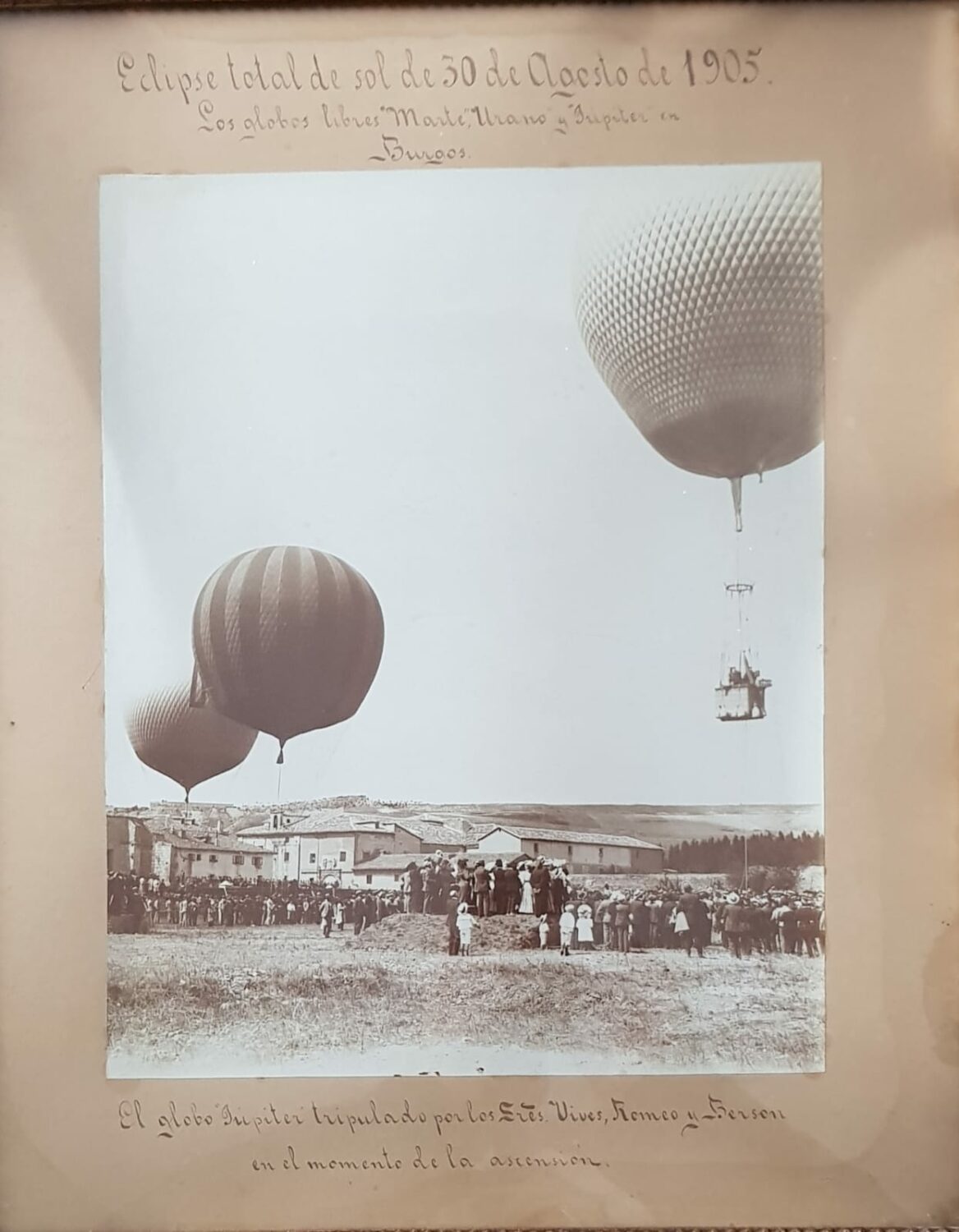 El globo aerostático tripulado Júpiter durante su ascensión en Burgos, el 30 de agosto de 1905, con motivo del eclipse total de sol.