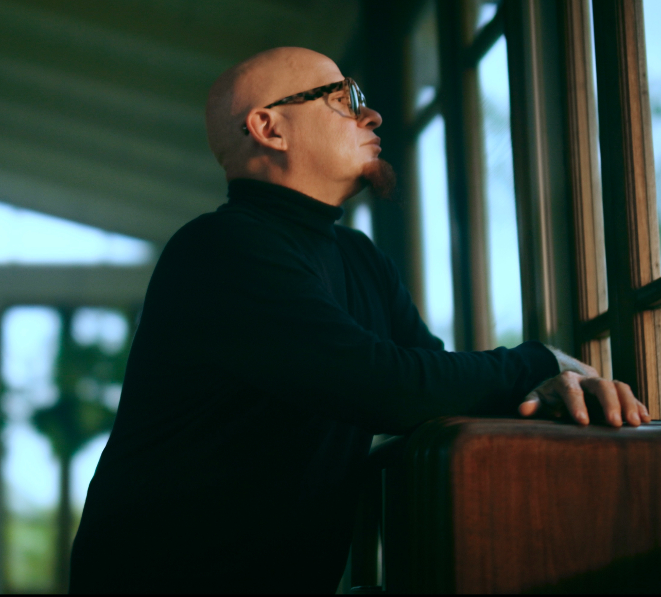 El cantante y compositor cubano Kelvis Ochoa