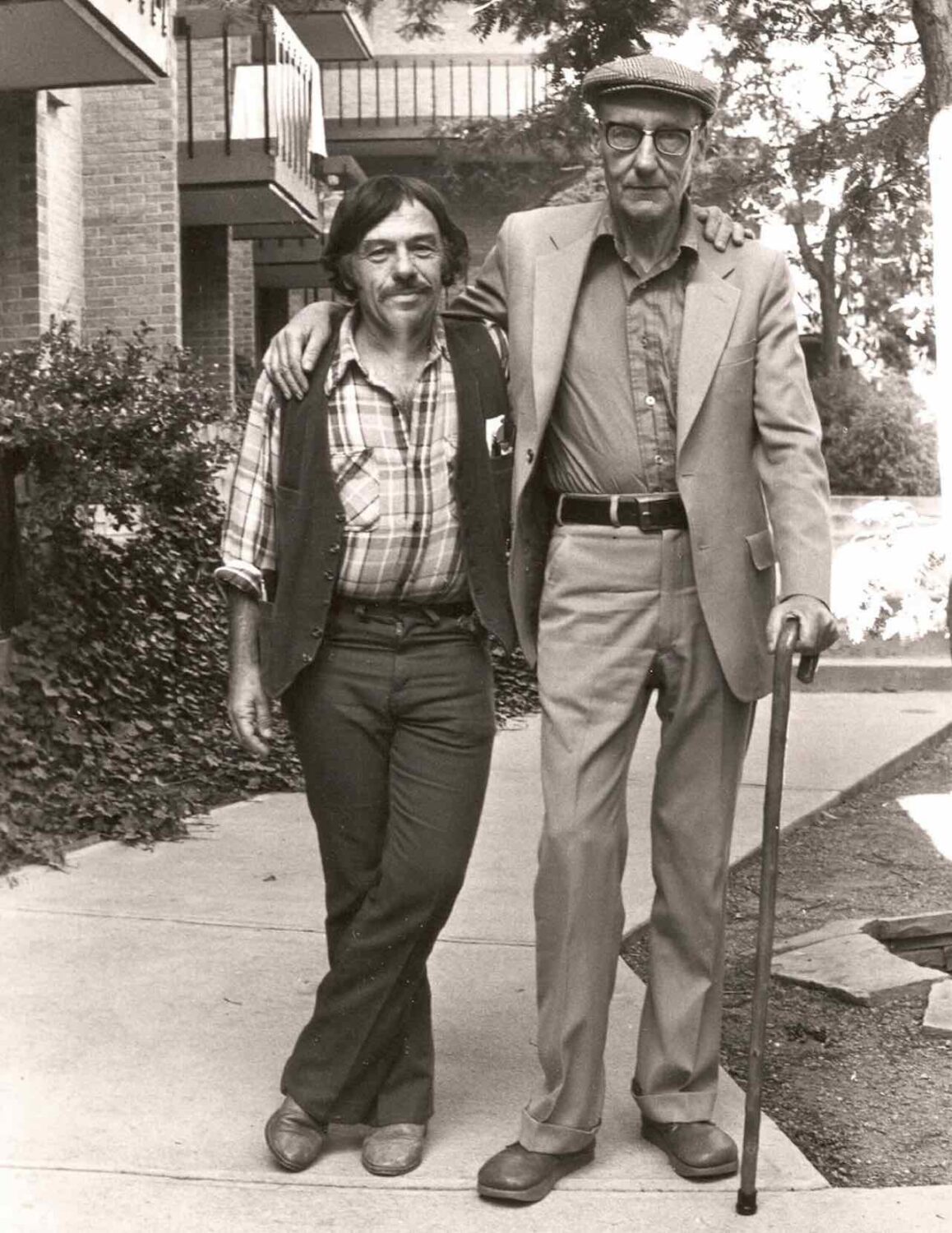 Harold Norse, autor de 'Beat Hotel', junto a William Burroughs.