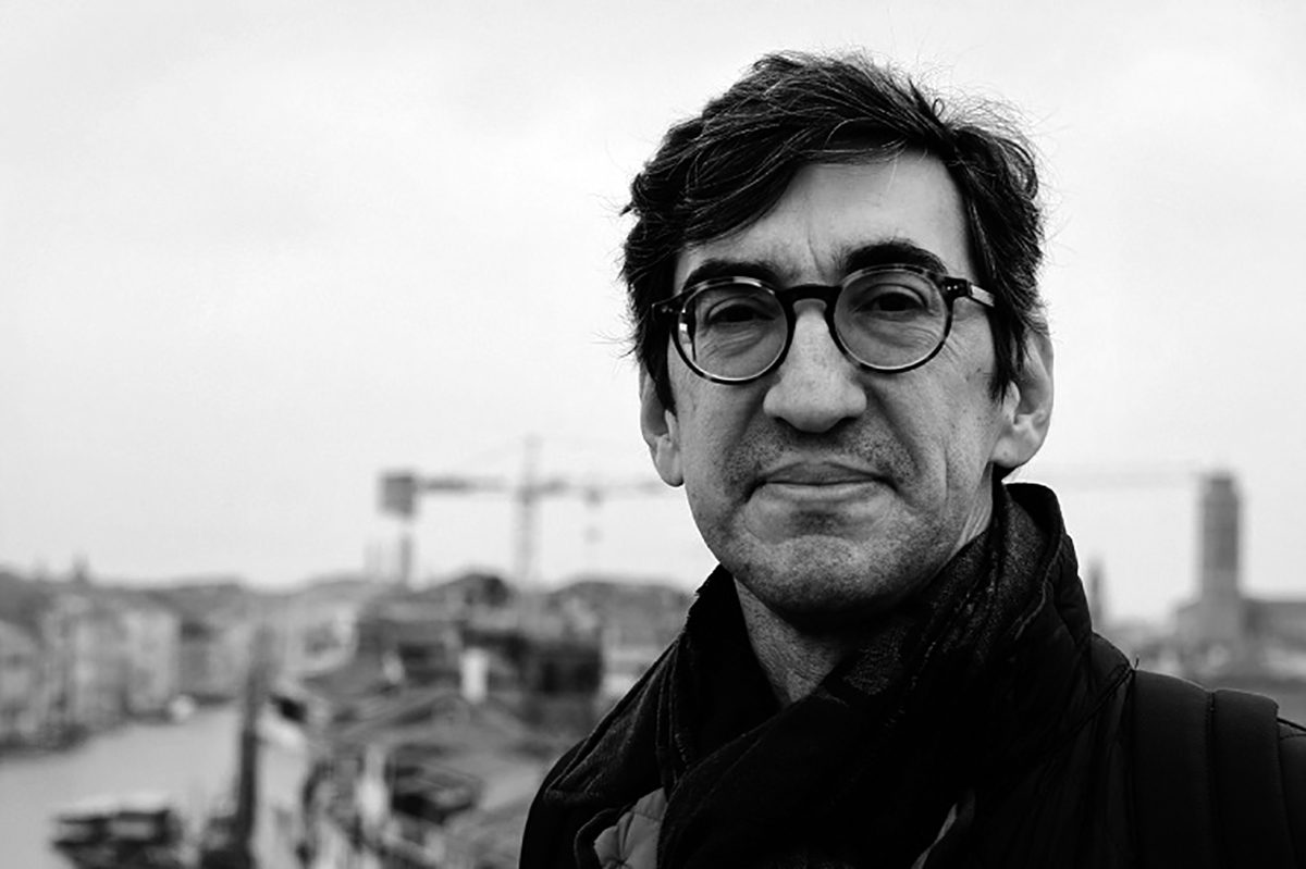 Ernesto Hernández Busto, autor de 'José Lezama Lima: una biografía’. Imagen cortesía de Pre-Textos.