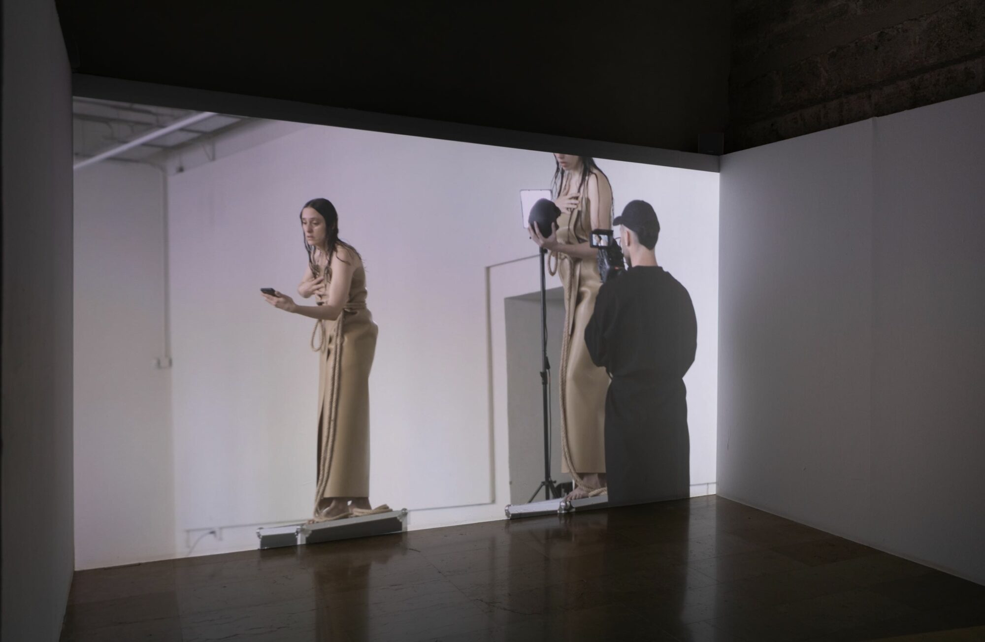 ‘Antonio, Jesús, Magdalena, María, Nicolás, Teresa’, de Joan Morey, en la Sala Contrafuertes del Centre del Carme. Foto: Juan R Peiró.