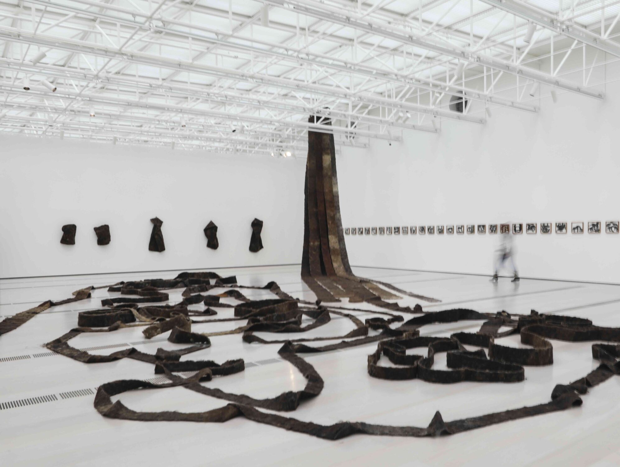 Vista de la exposición ‘Del día o de la noche’, de Solange Pessoa. Foto: Belén de Benito, cortesía del Centro Botín.